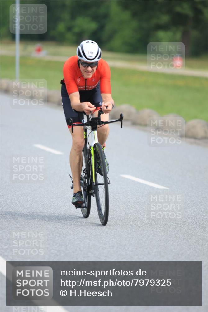 15.06.2025 - 27. Vierlanden-Triathlon H.Heesch http://msf.ph/oto/7979325 15.06.2025 10:31:31 Radfahren 191, 231 meine-sportfotos.de