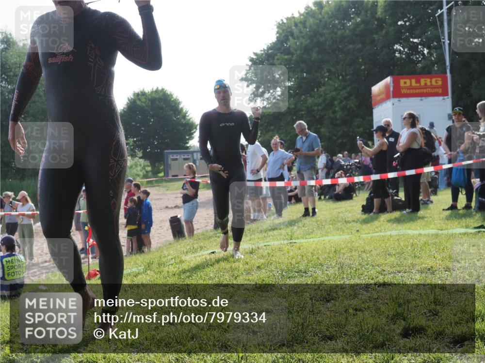 15.06.2025 - 27. Vierlanden-Triathlon KatJ http://msf.ph/oto/7979334 15.06.2025 08:43:15 Schwimmen 11, 72, 100, 139 meine-sportfotos.de