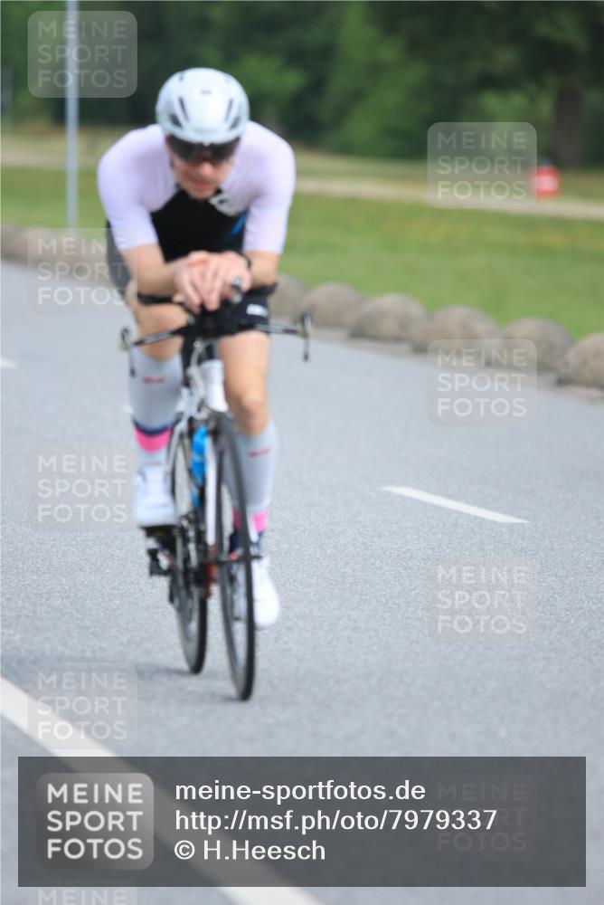15.06.2025 - 27. Vierlanden-Triathlon H.Heesch http://msf.ph/oto/7979337 15.06.2025 10:31:48 Radfahren 88, 129, 159, 280 meine-sportfotos.de