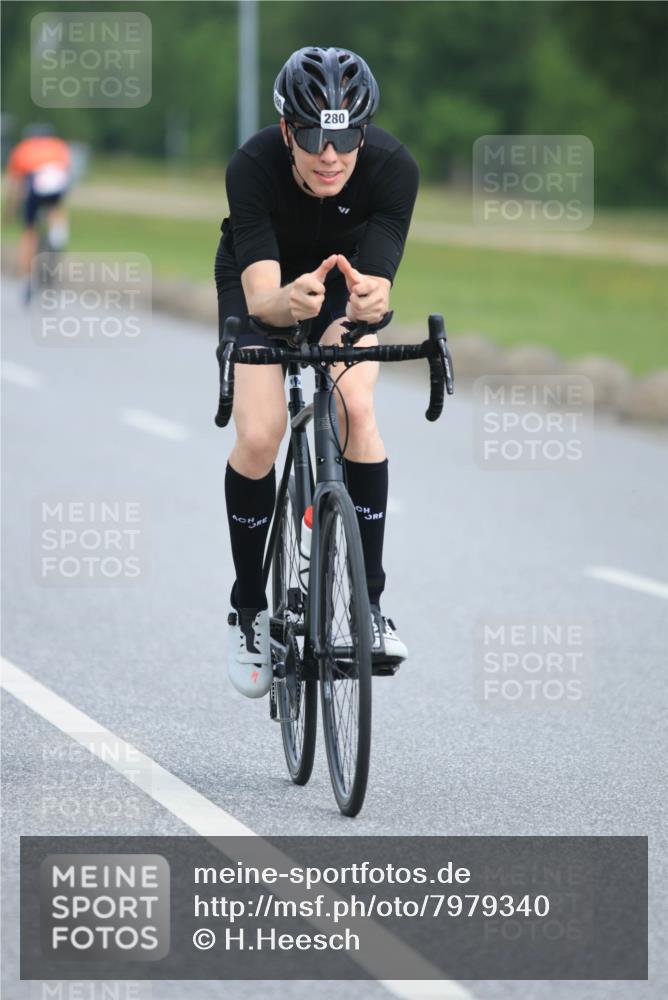 15.06.2025 - 27. Vierlanden-Triathlon H.Heesch http://msf.ph/oto/7979340 15.06.2025 10:31:52 Radfahren 88, 159, 273, 280, 603 meine-sportfotos.de