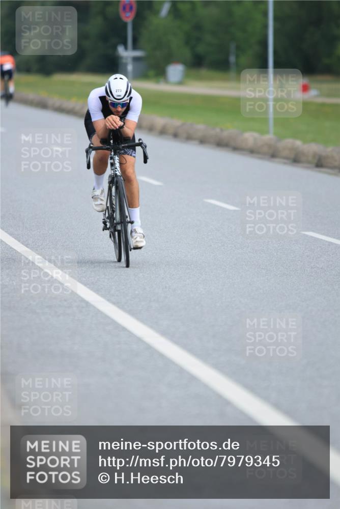 15.06.2025 - 27. Vierlanden-Triathlon H.Heesch http://msf.ph/oto/7979345 15.06.2025 10:31:57 Radfahren 30, 159, 223, 273, 354, 603 meine-sportfotos.de
