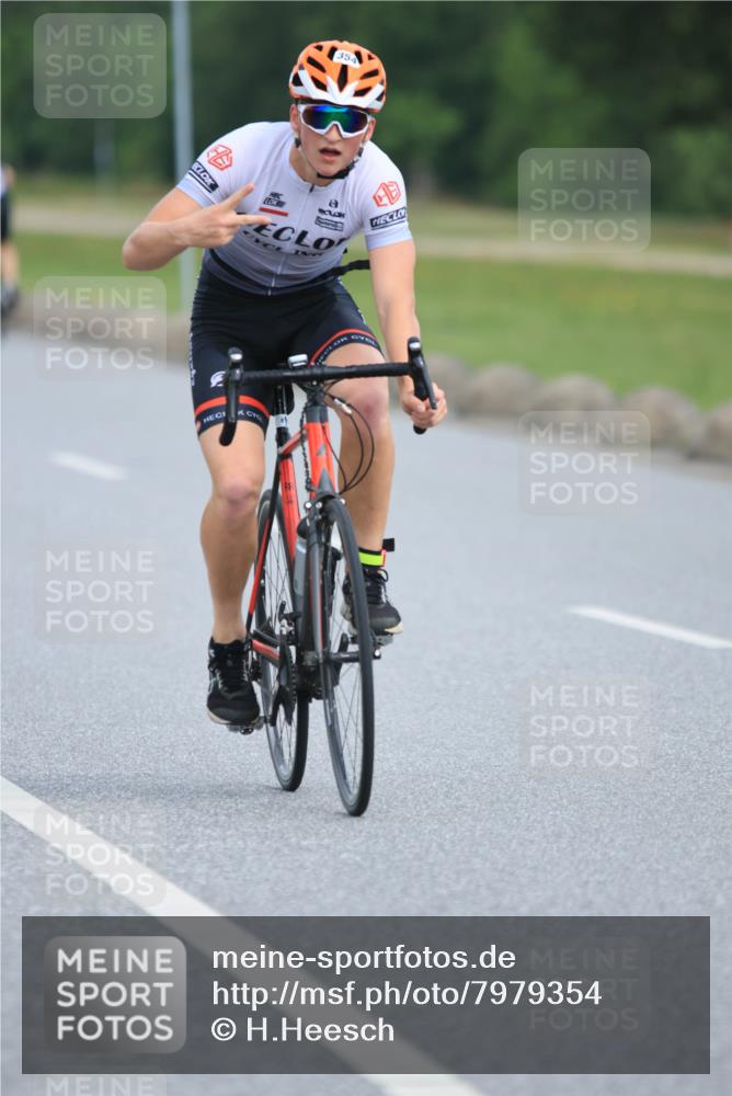 15.06.2025 - 27. Vierlanden-Triathlon H.Heesch http://msf.ph/oto/7979354 15.06.2025 10:32:04 Radfahren 30, 223, 354, 500 meine-sportfotos.de