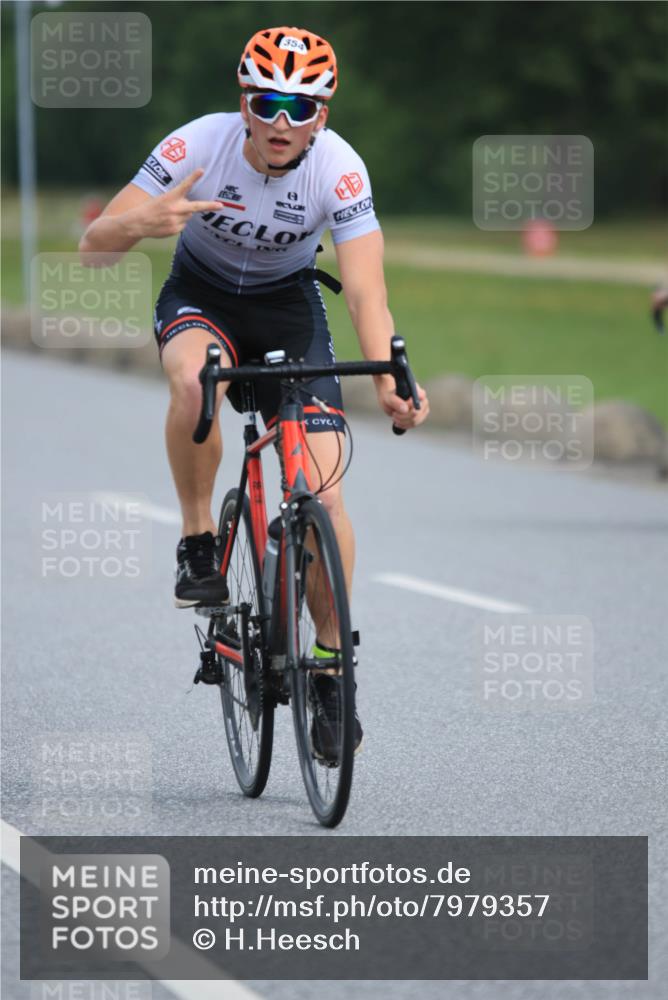15.06.2025 - 27. Vierlanden-Triathlon H.Heesch http://msf.ph/oto/7979357 15.06.2025 10:32:05 Radfahren 30, 223, 354, 500 meine-sportfotos.de