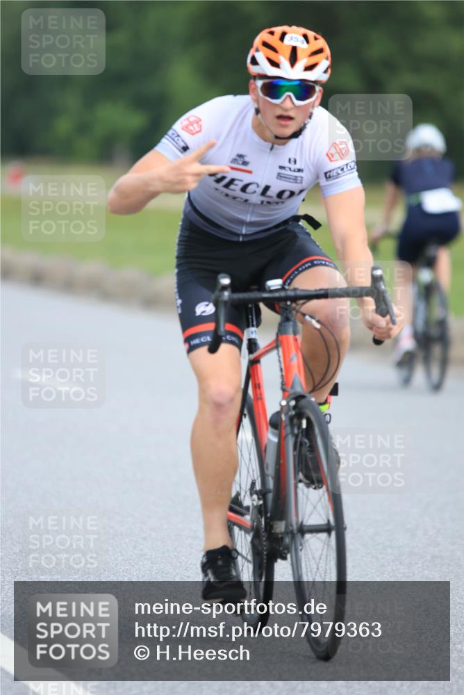 15.06.2025 - 27. Vierlanden-Triathlon H.Heesch http://msf.ph/oto/7979363 15.06.2025 10:32:05 Radfahren 30, 223, 354, 500 meine-sportfotos.de
