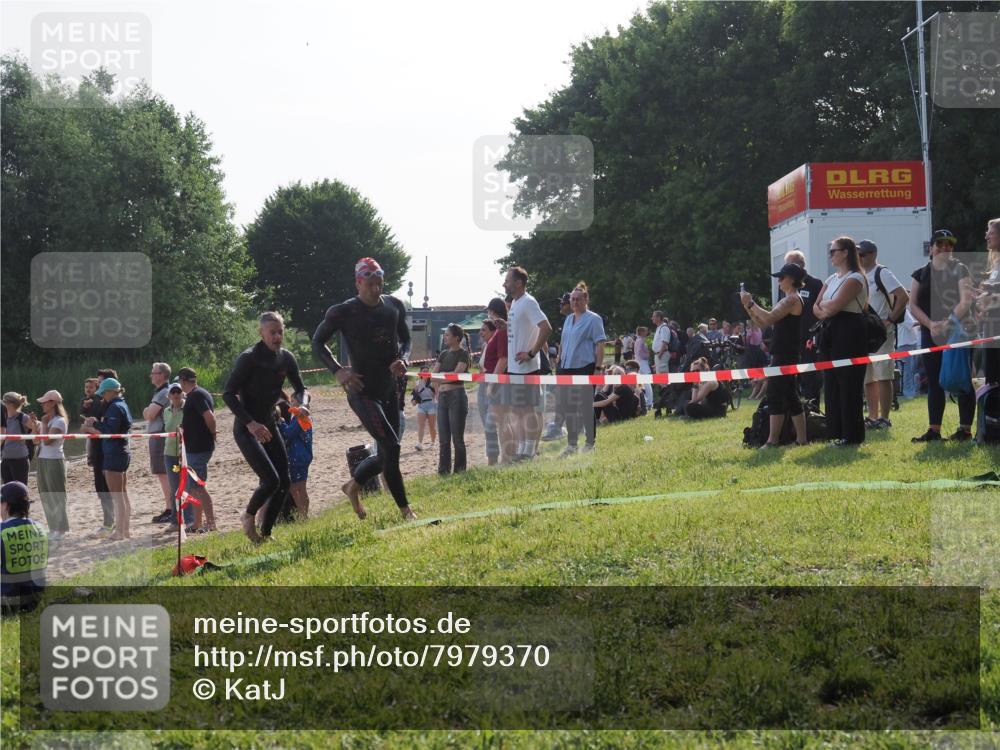 15.06.2025 - 27. Vierlanden-Triathlon KatJ http://msf.ph/oto/7979370 15.06.2025 08:43:21 Schwimmen 11, 102, 139, 148 meine-sportfotos.de