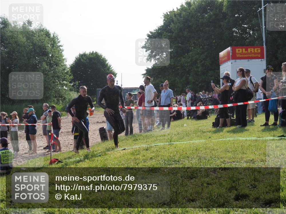 15.06.2025 - 27. Vierlanden-Triathlon KatJ http://msf.ph/oto/7979375 15.06.2025 08:43:21 Schwimmen 11, 102, 139, 148 meine-sportfotos.de