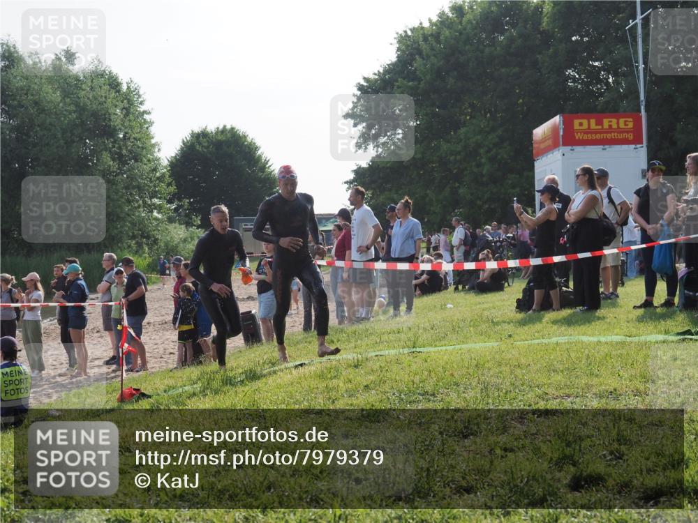 15.06.2025 - 27. Vierlanden-Triathlon KatJ http://msf.ph/oto/7979379 15.06.2025 08:43:22 Schwimmen 11, 102, 139, 148 meine-sportfotos.de