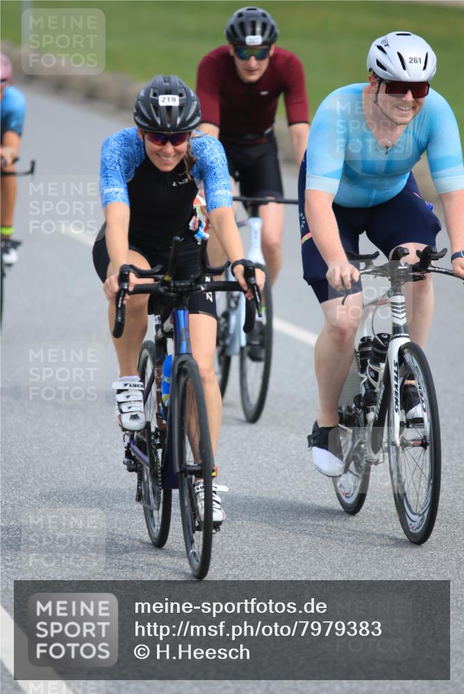 15.06.2025 - 27. Vierlanden-Triathlon H.Heesch http://msf.ph/oto/7979383 15.06.2025 10:32:40 Radfahren 12, 204, 209, 219, 261, 318, 327, 498 meine-sportfotos.de