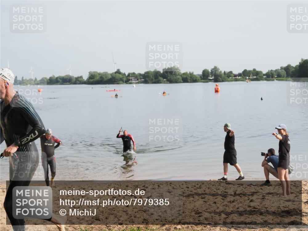 21.06.2025 - 27. Vierlanden-Triathlon MichiJ http://msf.ph/oto/7979385 15.06.2026 08:58:07 Schwimmen 151, 157 meine-sportfotos.de