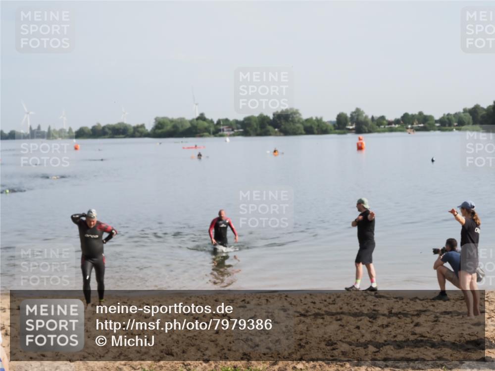 21.06.2025 - 27. Vierlanden-Triathlon MichiJ http://msf.ph/oto/7979386 15.06.2026 08:58:08 Schwimmen 151, 157 meine-sportfotos.de
