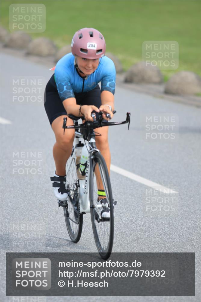 15.06.2025 - 27. Vierlanden-Triathlon H.Heesch http://msf.ph/oto/7979392 15.06.2025 10:32:41 Radfahren 12, 204, 209, 219, 261, 318, 327, 498 meine-sportfotos.de