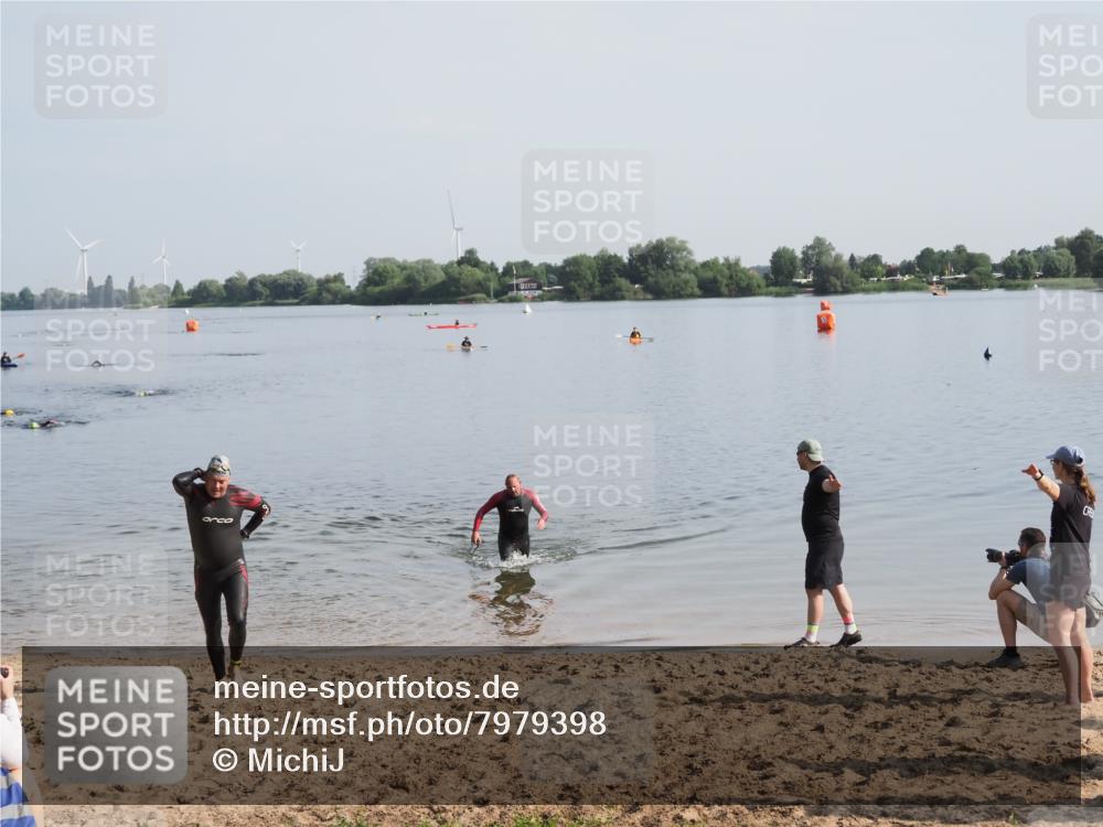21.06.2025 - 27. Vierlanden-Triathlon MichiJ http://msf.ph/oto/7979398 15.06.2026 08:58:08 Schwimmen 151, 157 meine-sportfotos.de
