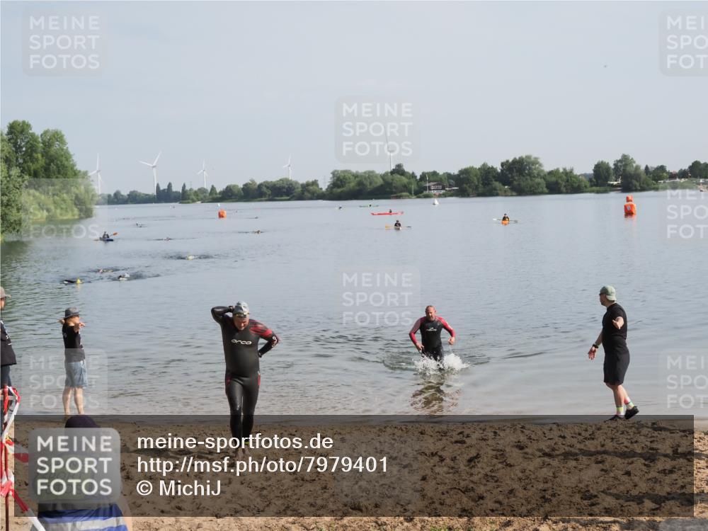 21.06.2025 - 27. Vierlanden-Triathlon MichiJ http://msf.ph/oto/7979401 15.06.2026 08:58:09 Schwimmen 151, 157, 232 meine-sportfotos.de