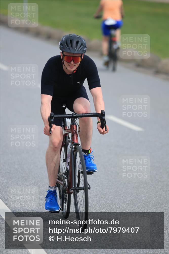 15.06.2025 - 27. Vierlanden-Triathlon H.Heesch http://msf.ph/oto/7979407 15.06.2025 10:32:44 Radfahren 12, 204, 219, 261, 318, 327, 342 meine-sportfotos.de