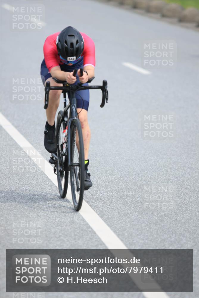 15.06.2025 - 27. Vierlanden-Triathlon H.Heesch http://msf.ph/oto/7979411 15.06.2025 10:32:49 Radfahren 145, 307, 318, 342 meine-sportfotos.de