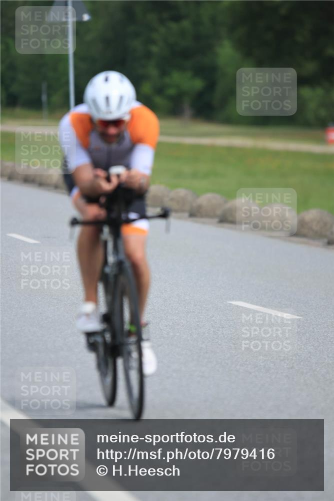 15.06.2025 - 27. Vierlanden-Triathlon H.Heesch http://msf.ph/oto/7979416 15.06.2025 10:32:55 Radfahren 145, 222, 307, 503 meine-sportfotos.de