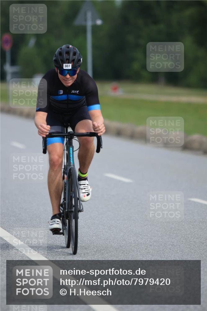 15.06.2025 - 27. Vierlanden-Triathlon H.Heesch http://msf.ph/oto/7979420 15.06.2025 10:32:57 Radfahren 145, 222, 307, 503 meine-sportfotos.de