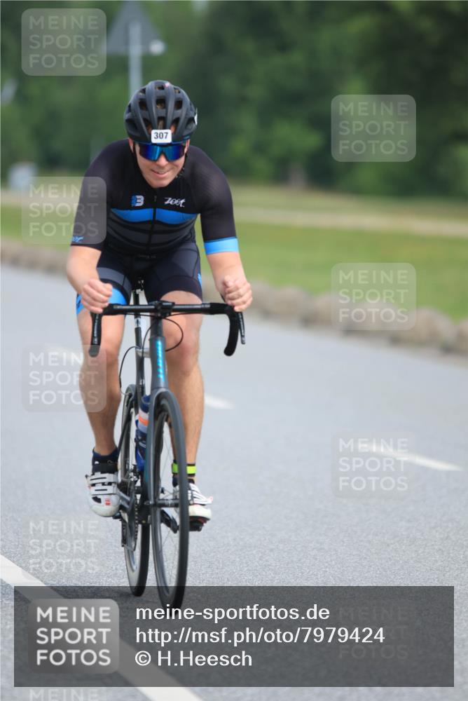 15.06.2025 - 27. Vierlanden-Triathlon H.Heesch http://msf.ph/oto/7979424 15.06.2025 10:32:57 Radfahren 145, 222, 307, 503 meine-sportfotos.de