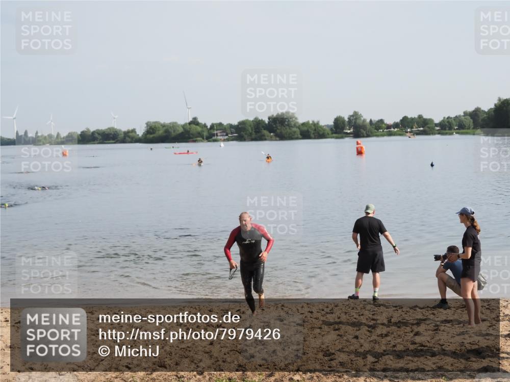 21.06.2025 - 27. Vierlanden-Triathlon MichiJ http://msf.ph/oto/7979426 15.06.2026 08:58:14 Schwimmen 151, 157, 232 meine-sportfotos.de