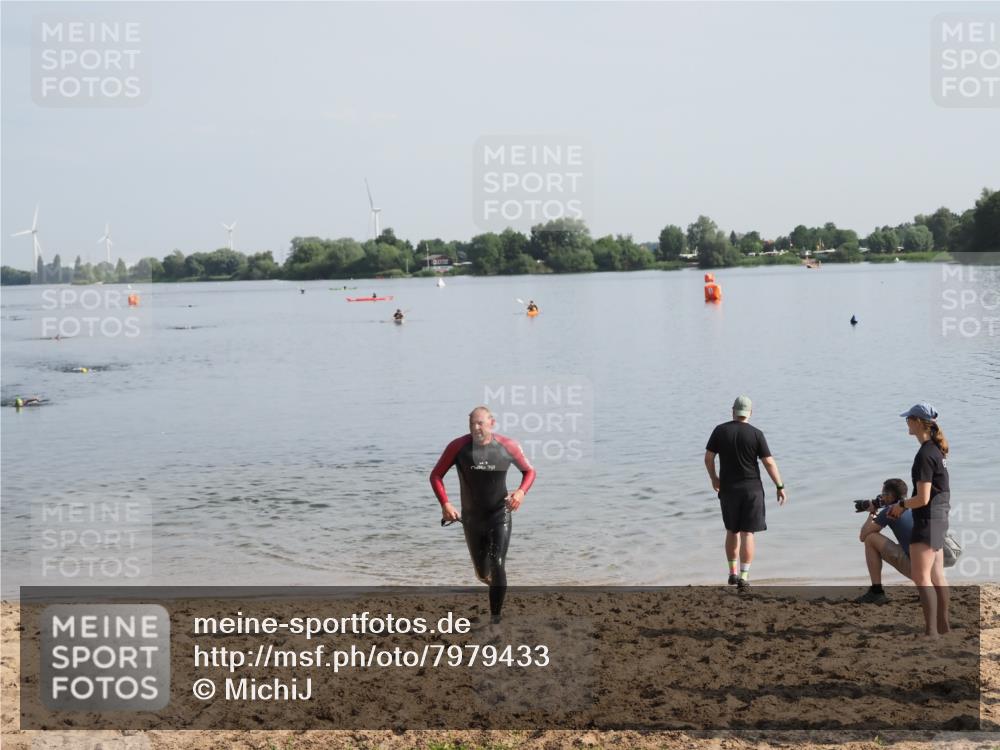 21.06.2025 - 27. Vierlanden-Triathlon MichiJ http://msf.ph/oto/7979433 15.06.2026 08:58:15 Schwimmen 151, 232 meine-sportfotos.de
