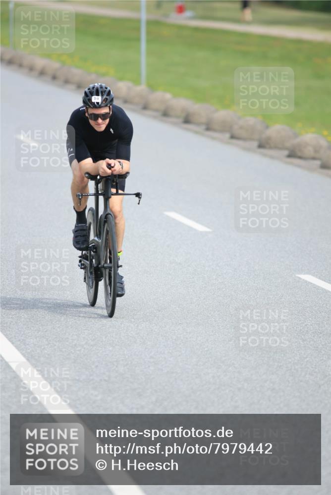 15.06.2025 - 27. Vierlanden-Triathlon H.Heesch http://msf.ph/oto/7979442 15.06.2025 10:33:19 Radfahren 59, 67, 100, 176, 326, 329, 438 meine-sportfotos.de