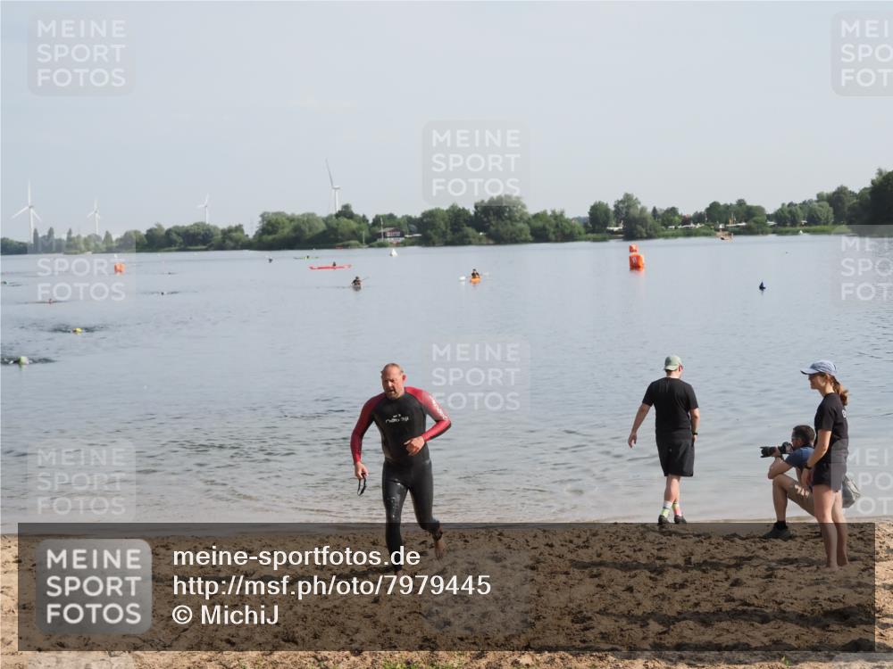 21.06.2025 - 27. Vierlanden-Triathlon MichiJ http://msf.ph/oto/7979445 15.06.2026 08:58:15 Schwimmen 151, 232 meine-sportfotos.de