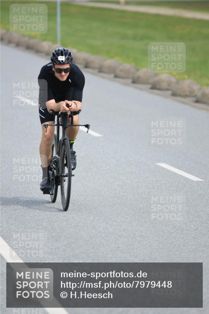 15.06.2025 - 27. Vierlanden-Triathlon H.Heesch http://msf.ph/oto/7979448 15.06.2025 10:33:19 Radfahren 59, 67, 100, 176, 326, 329, 438 meine-sportfotos.de