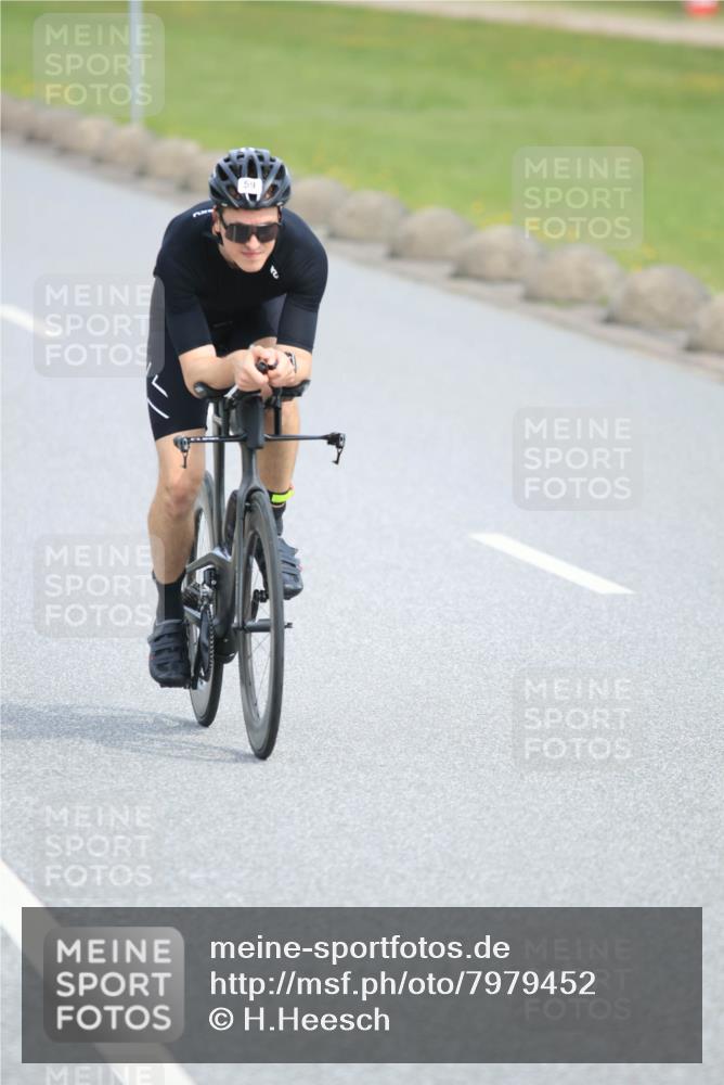 15.06.2025 - 27. Vierlanden-Triathlon H.Heesch http://msf.ph/oto/7979452 15.06.2025 10:33:19 Radfahren 59, 67, 100, 176, 326, 329, 438 meine-sportfotos.de