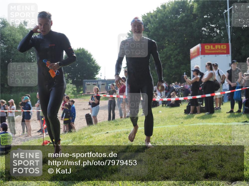 15.06.2025 - 27. Vierlanden-Triathlon KatJ http://msf.ph/oto/7979453 15.06.2025 08:43:24 Schwimmen 11, 102, 139, 148 meine-sportfotos.de