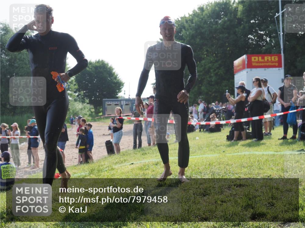 15.06.2025 - 27. Vierlanden-Triathlon KatJ http://msf.ph/oto/7979458 15.06.2025 08:43:24 Schwimmen 11, 102, 139, 148 meine-sportfotos.de