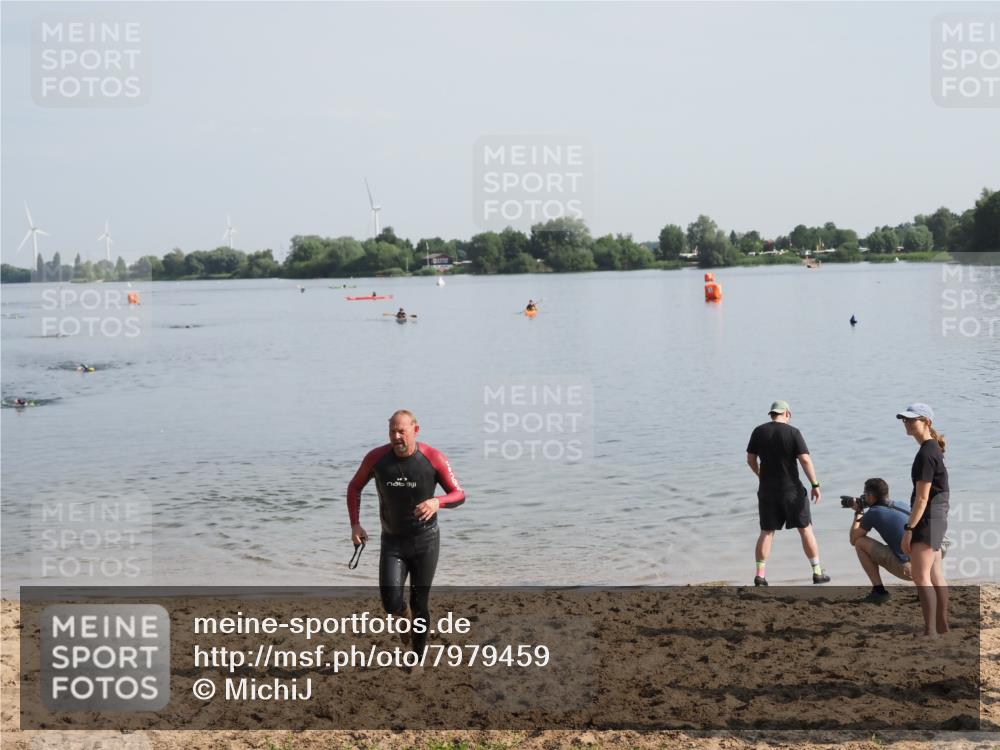 21.06.2025 - 27. Vierlanden-Triathlon MichiJ http://msf.ph/oto/7979459 15.06.2026 08:58:15 Schwimmen 151, 232 meine-sportfotos.de