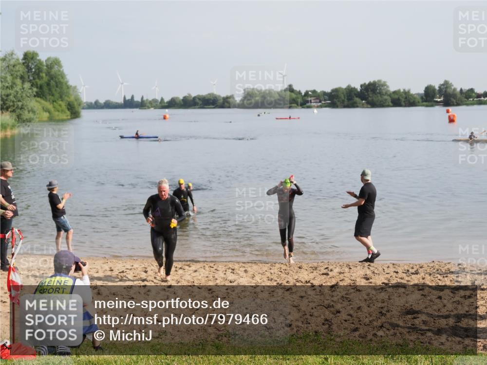 21.06.2025 - 27. Vierlanden-Triathlon MichiJ http://msf.ph/oto/7979466 15.06.2026 08:58:49 Schwimmen 208, 236 meine-sportfotos.de
