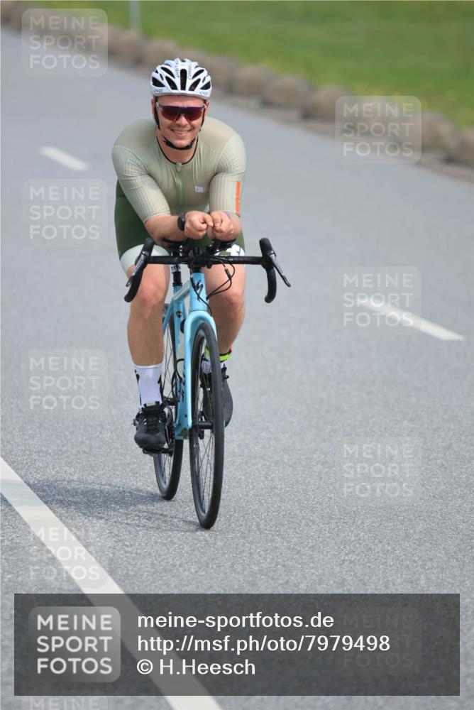 15.06.2025 - 27. Vierlanden-Triathlon H.Heesch http://msf.ph/oto/7979498 15.06.2025 10:33:27 Radfahren 100, 130, 176, 208, 314, 326, 329 meine-sportfotos.de