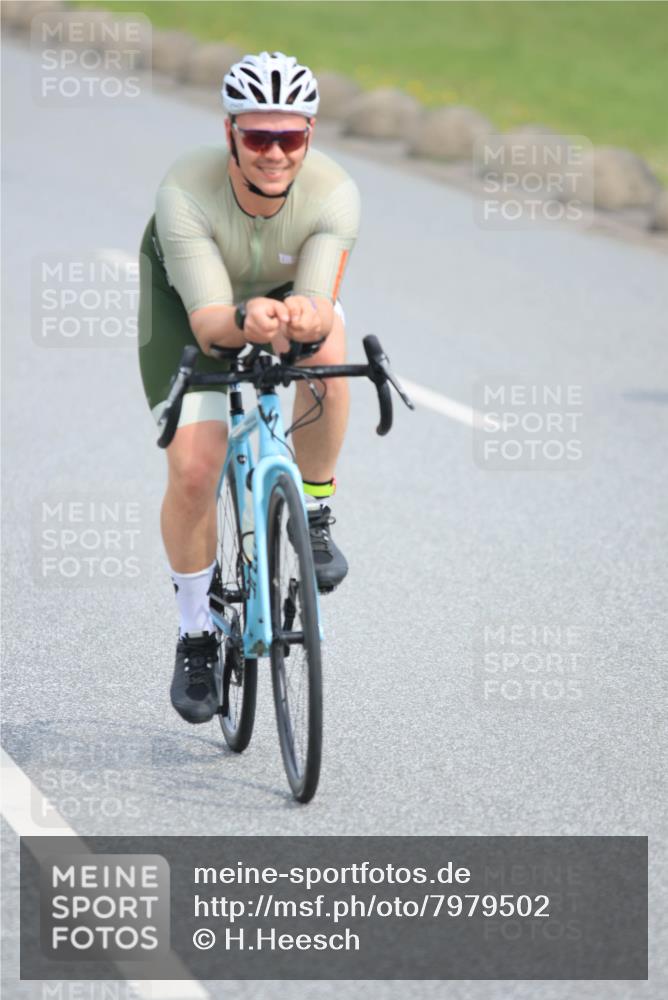 15.06.2025 - 27. Vierlanden-Triathlon H.Heesch http://msf.ph/oto/7979502 15.06.2025 10:33:27 Radfahren 100, 130, 176, 208, 314, 326, 329 meine-sportfotos.de