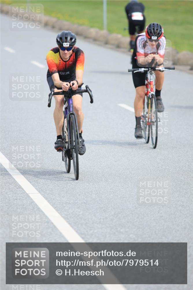 15.06.2025 - 27. Vierlanden-Triathlon H.Heesch http://msf.ph/oto/7979514 15.06.2025 10:33:29 Radfahren 43, 100, 130, 165, 208, 314, 329 meine-sportfotos.de
