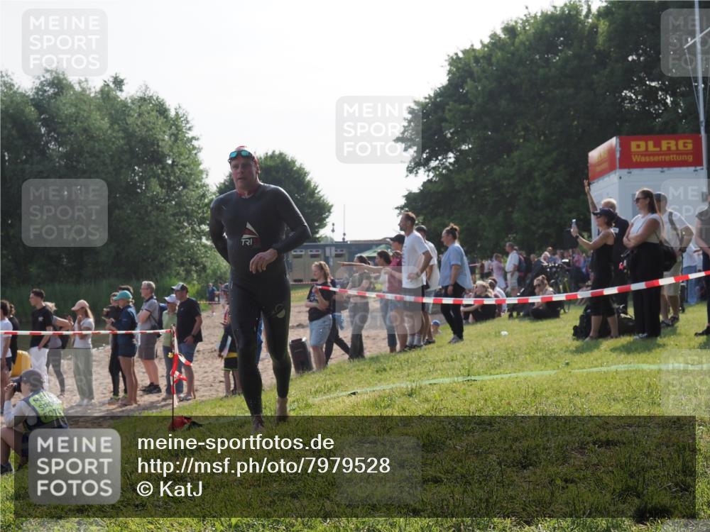 15.06.2025 - 27. Vierlanden-Triathlon KatJ http://msf.ph/oto/7979528 15.06.2025 08:43:30 Schwimmen 11, 65, 74, 102, 148 meine-sportfotos.de