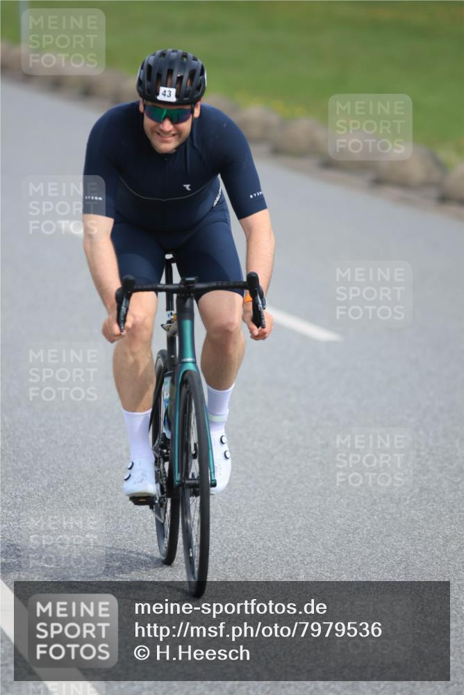 15.06.2025 - 27. Vierlanden-Triathlon H.Heesch http://msf.ph/oto/7979536 15.06.2025 10:33:35 Radfahren 43, 165, 208, 314, 322 meine-sportfotos.de