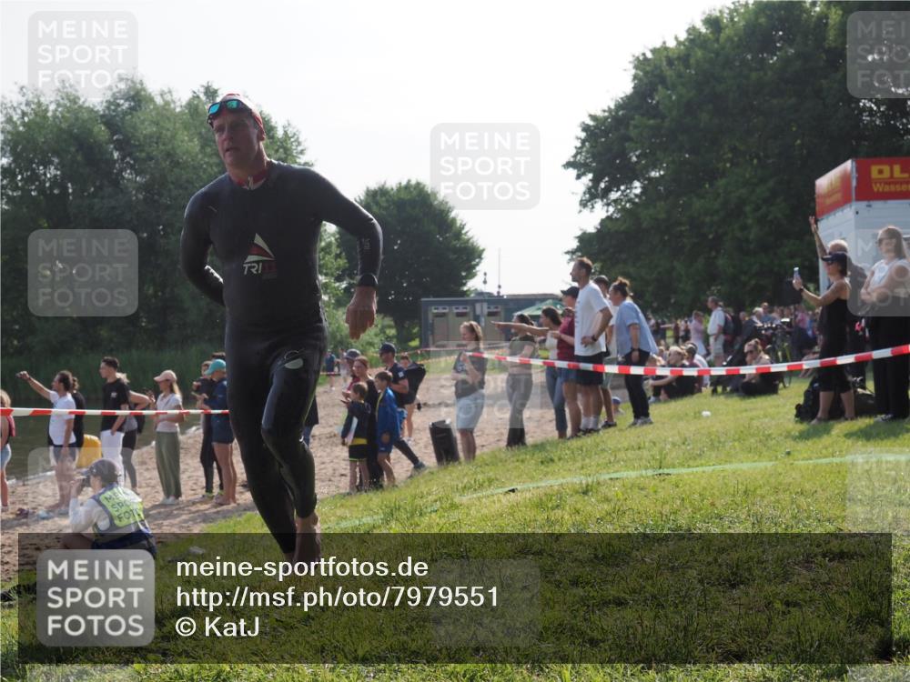 15.06.2025 - 27. Vierlanden-Triathlon KatJ http://msf.ph/oto/7979551 15.06.2025 08:43:30 Schwimmen 11, 65, 74, 102, 148 meine-sportfotos.de