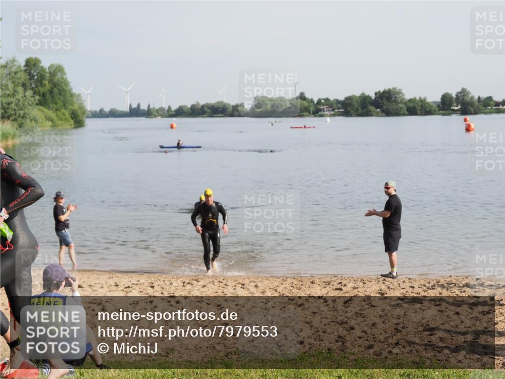 21.06.2025 - 27. Vierlanden-Triathlon MichiJ http://msf.ph/oto/7979553 15.06.2026 08:58:55 Schwimmen 208, 235, 236 meine-sportfotos.de