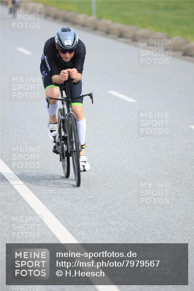 15.06.2025 - 27. Vierlanden-Triathlon H.Heesch http://msf.ph/oto/7979567 15.06.2025 10:33:45 Radfahren 75, 77, 322 meine-sportfotos.de