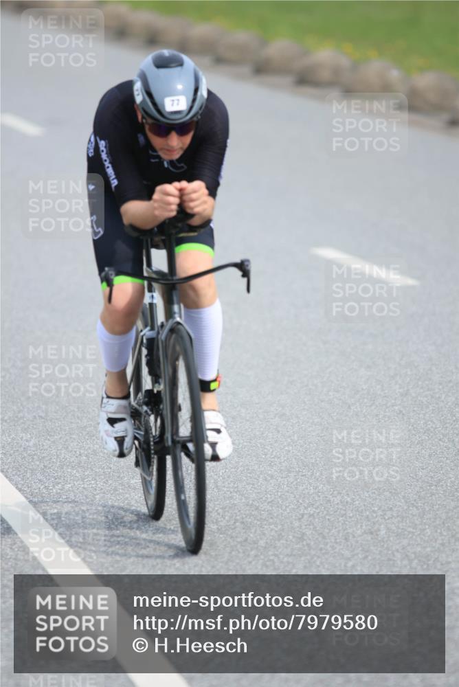 15.06.2025 - 27. Vierlanden-Triathlon H.Heesch http://msf.ph/oto/7979580 15.06.2025 10:33:46 Radfahren 75, 77, 322 meine-sportfotos.de