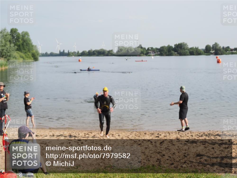 21.06.2025 - 27. Vierlanden-Triathlon MichiJ http://msf.ph/oto/7979582 15.06.2026 08:58:57 Schwimmen 208, 235, 236 meine-sportfotos.de