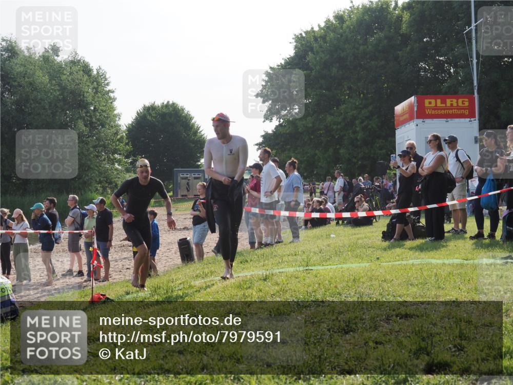 15.06.2025 - 27. Vierlanden-Triathlon KatJ http://msf.ph/oto/7979591 15.06.2025 08:43:36 Schwimmen 32, 65, 74, 148 meine-sportfotos.de