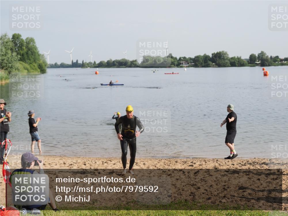 21.06.2025 - 27. Vierlanden-Triathlon MichiJ http://msf.ph/oto/7979592 15.06.2026 08:58:58 Schwimmen 208, 235, 236 meine-sportfotos.de