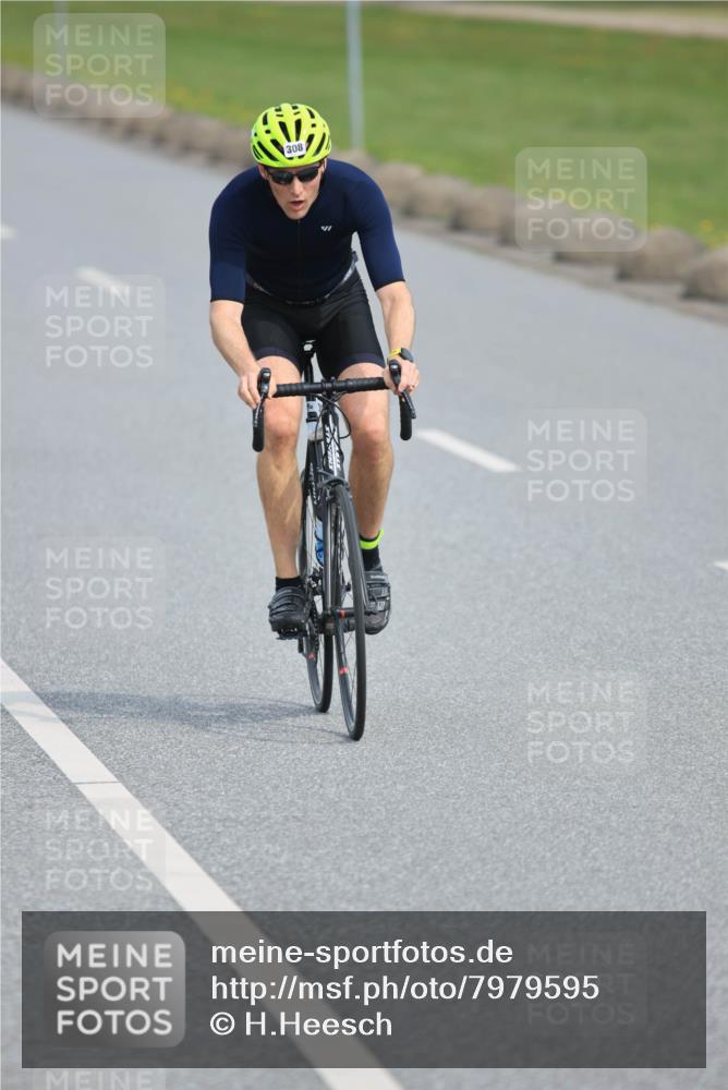 15.06.2025 - 27. Vierlanden-Triathlon H.Heesch http://msf.ph/oto/7979595 15.06.2025 10:34:01 Radfahren 49, 132, 299, 308, 361, 543 meine-sportfotos.de