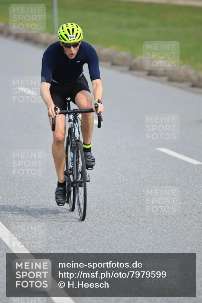 15.06.2025 - 27. Vierlanden-Triathlon H.Heesch http://msf.ph/oto/7979599 15.06.2025 10:34:01 Radfahren 49, 132, 299, 308, 361, 543 meine-sportfotos.de