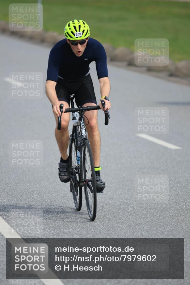 15.06.2025 - 27. Vierlanden-Triathlon H.Heesch http://msf.ph/oto/7979602 15.06.2025 10:34:02 Radfahren 49, 132, 299, 308, 361, 543 meine-sportfotos.de