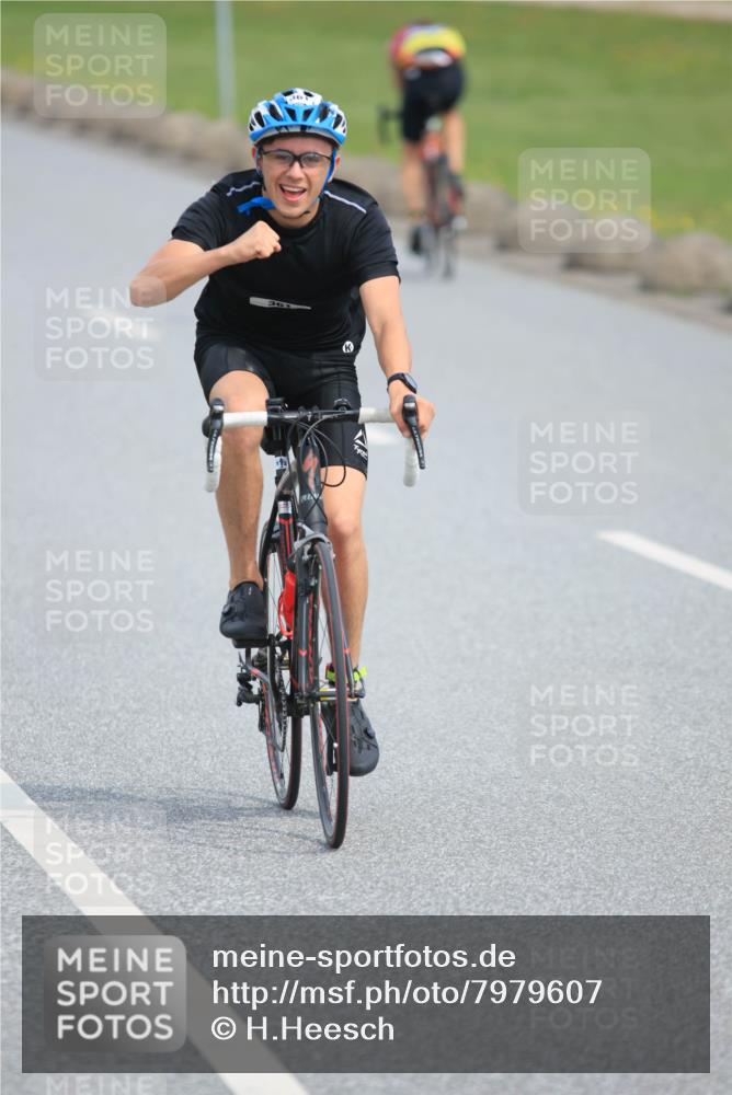 15.06.2025 - 27. Vierlanden-Triathlon H.Heesch http://msf.ph/oto/7979607 15.06.2025 10:34:03 Radfahren 299, 308, 361, 543 meine-sportfotos.de