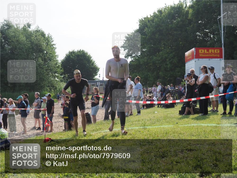 15.06.2025 - 27. Vierlanden-Triathlon KatJ http://msf.ph/oto/7979609 15.06.2025 08:43:36 Schwimmen 32, 65, 74, 148 meine-sportfotos.de