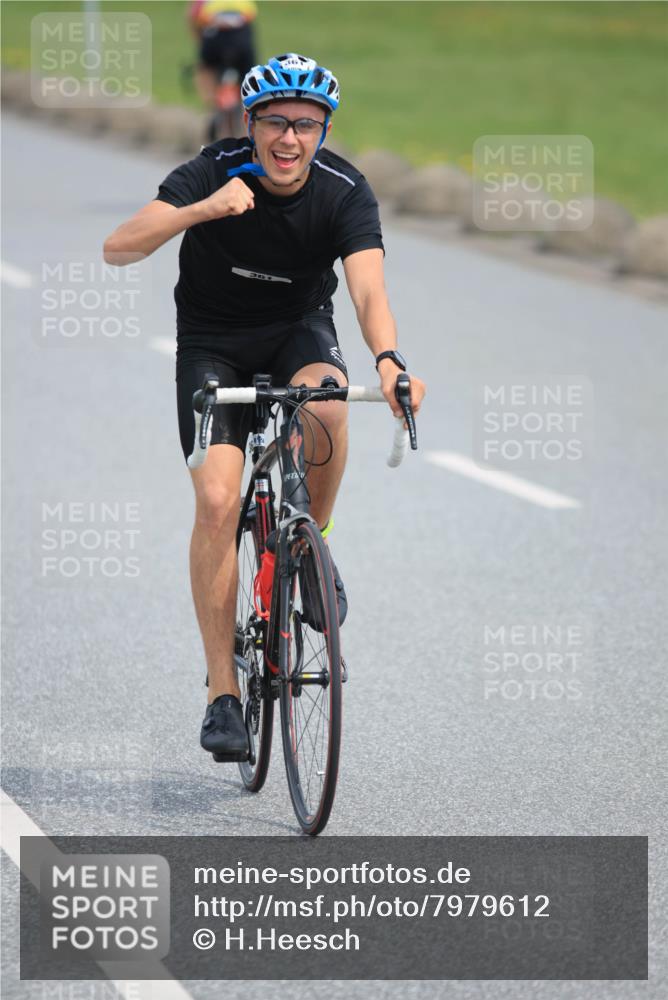 15.06.2025 - 27. Vierlanden-Triathlon H.Heesch http://msf.ph/oto/7979612 15.06.2025 10:34:03 Radfahren 299, 308, 361, 543 meine-sportfotos.de